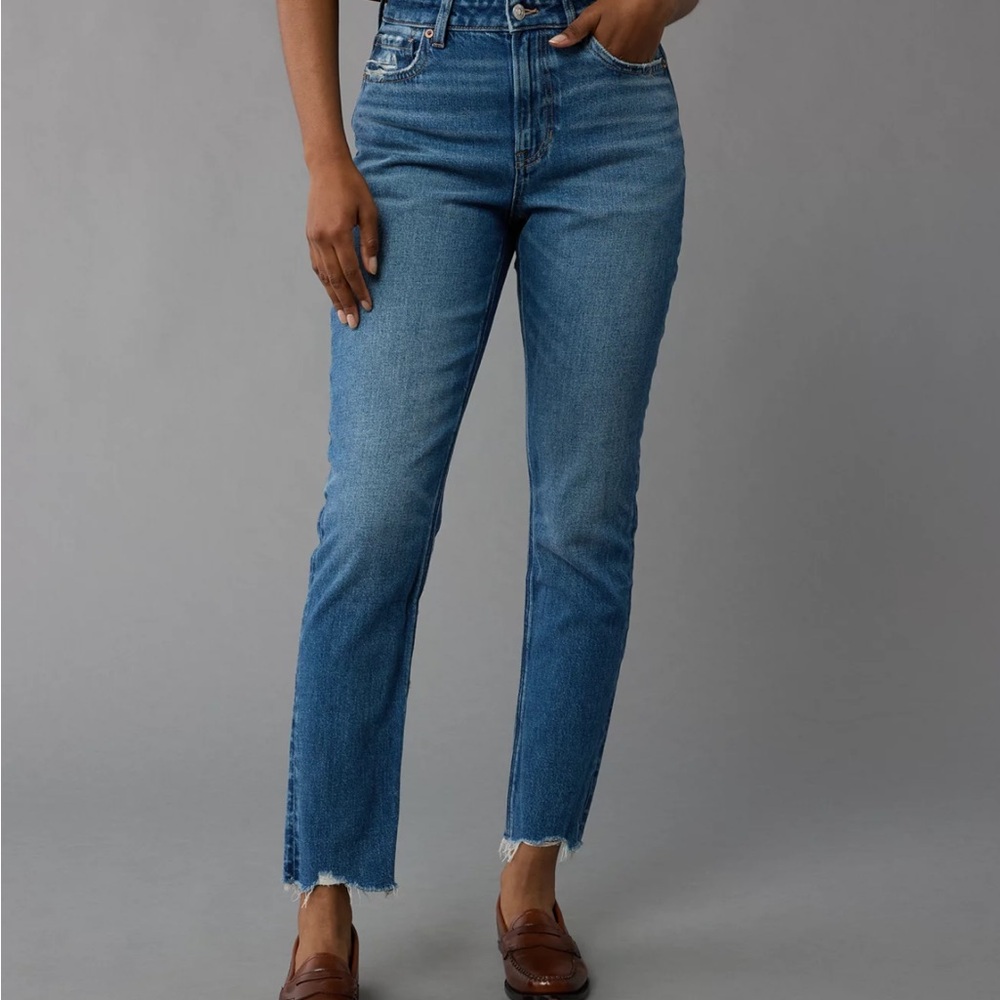 American Eagle Strigid Mom Jeans - light wash